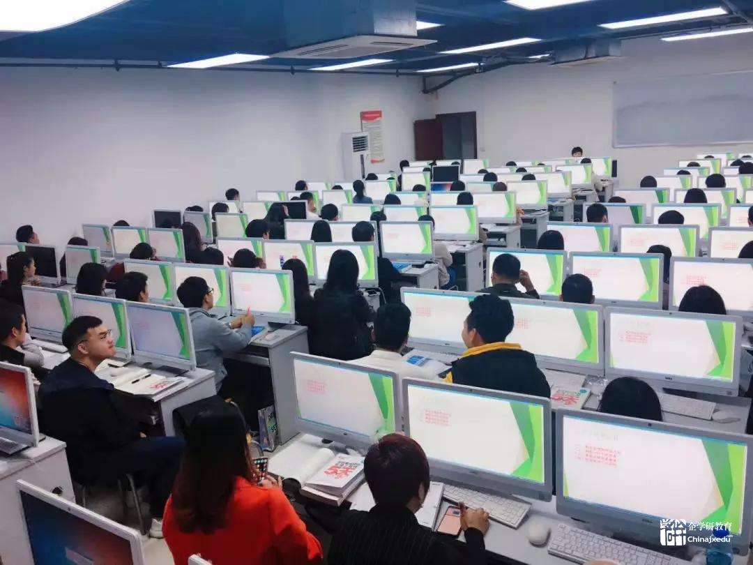 推動職業院校全面開展職業培訓