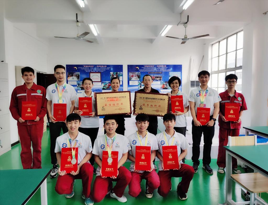 廣西電力職業技術學院院代表隊在“2019一帶一路第二屆移動機器人技能大賽”中榮獲多個獎項