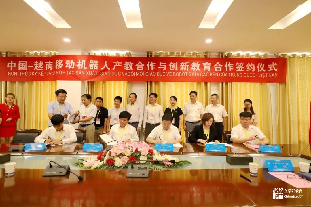 湖北工程職業學院承辦國際賽事 展移動機器人專業風采